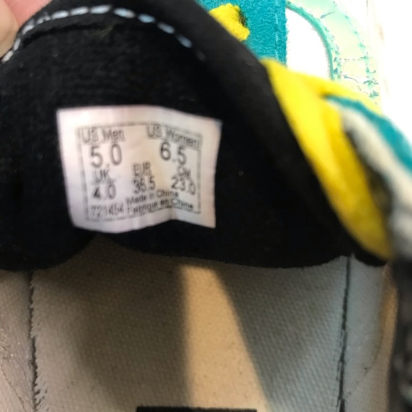 Vans - Picture 6 of 9